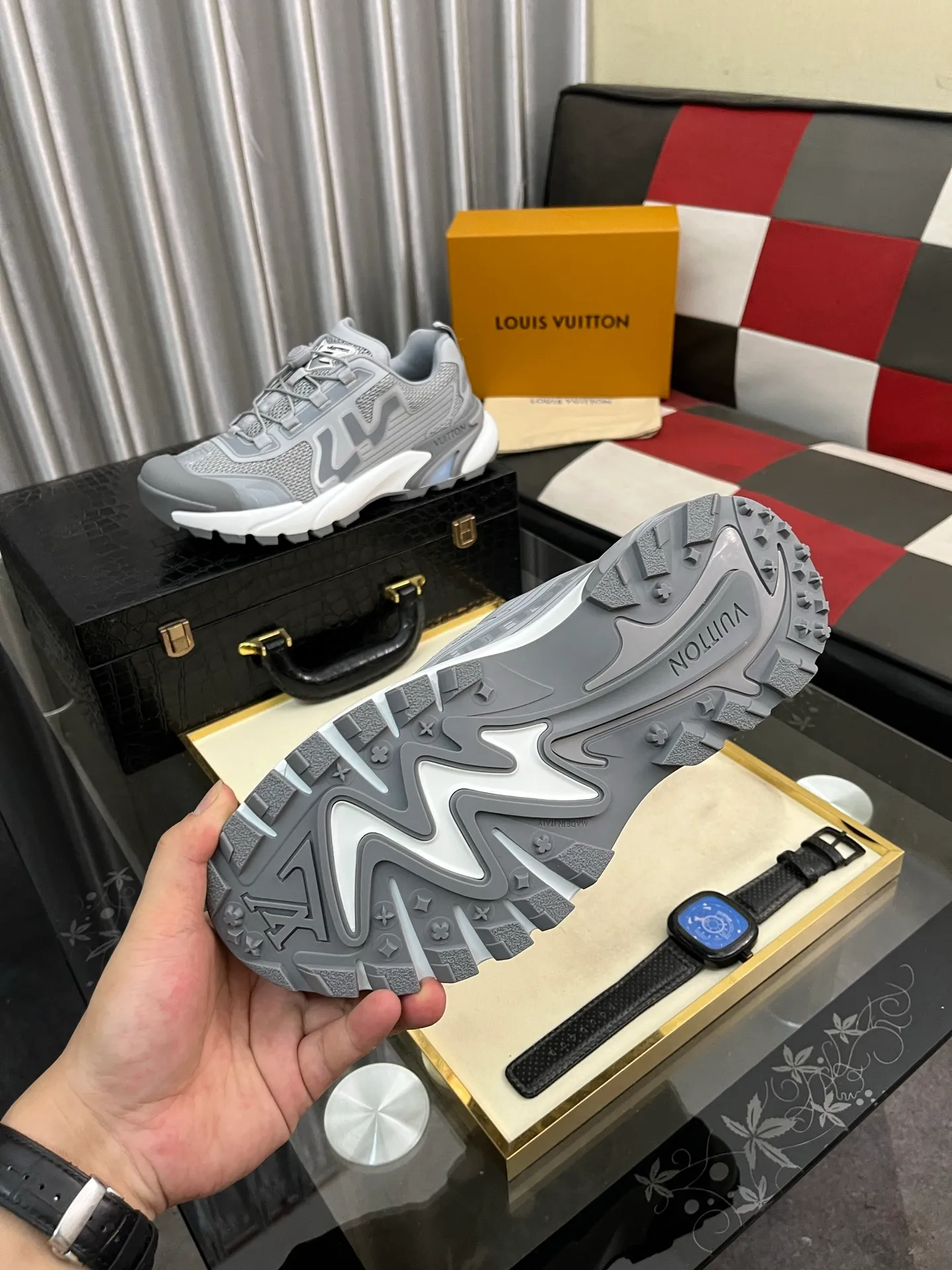 Men's shoes 💰780⌚️⌚️Top version [LOUIS VUITTON] Couple 🧑‍🤝‍🧑 Craftsman style Counter series (original order) New style 🍀LV Louis Vuitton - Top version LV classic high-top trendy shoes! Made of imported original craft calfskin, original breathable lining, and original wear-resistant, lightweight, high-end TPU outsole! High quality products! Code number: 36-457️⃣Colors available